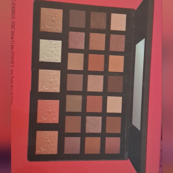 New Beauty Gems Burst Of Color Face Pallete - Picture 3 of 4